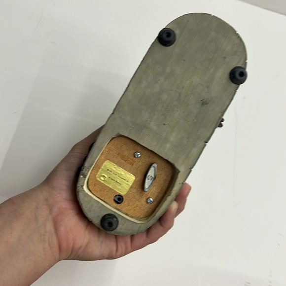 Wizard of Oz Snow Globe Music Box - Picture 5 of 10